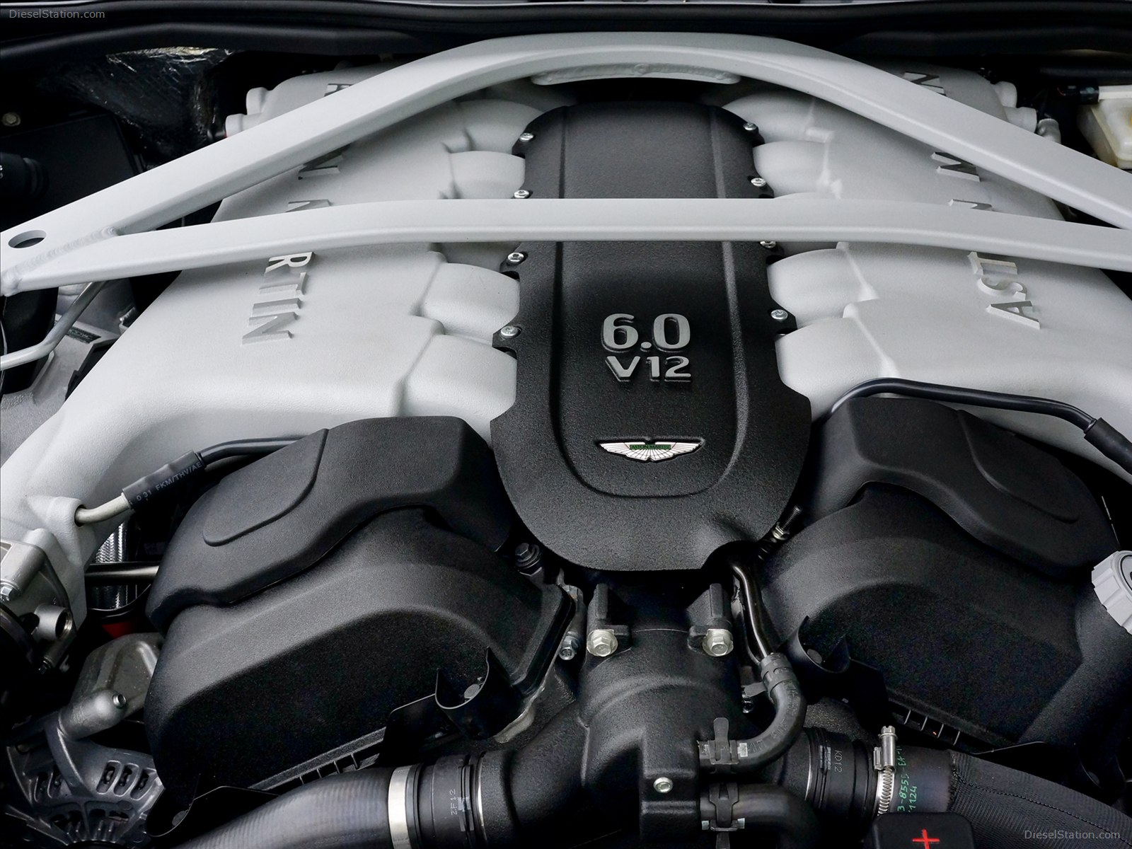 Aston Martin DB9 2013
